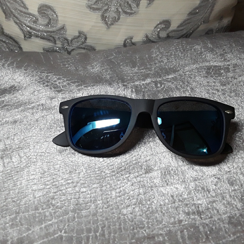 Classic Sunglasses _ Black frame